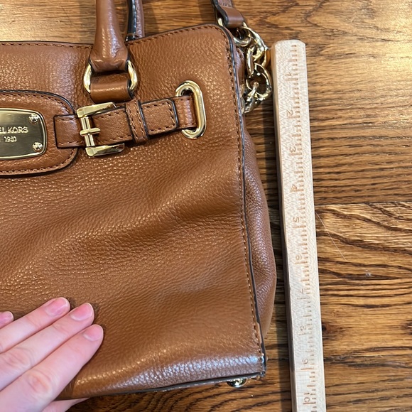 Michael Kors Hamilton Satchel w/Matching Wallet (Cognac) - Picture 10 of 10